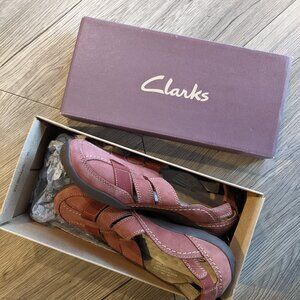 Clarks (6 W)